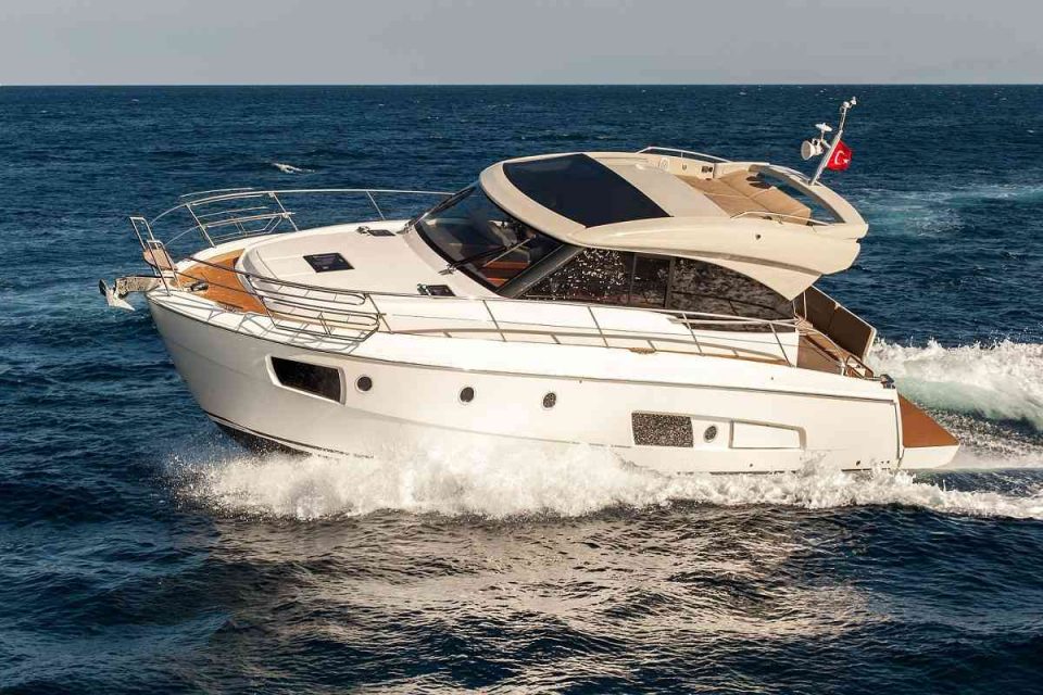 A Buying Guide For Motor Yacht
