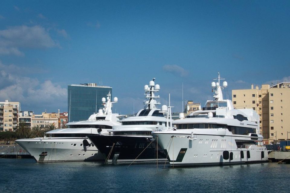 6 Compelling Reasons Why You Should Charter A Luxury Yacht